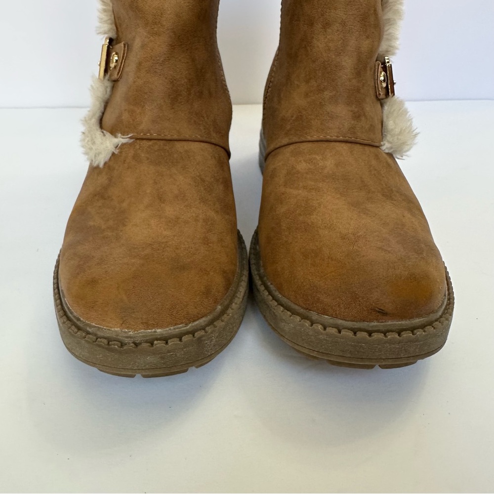 GBG Los Angeles 7 Women's Garit Lug Sole Tan Furry Gold Buckle Accent Boots - Picture 9 of 11